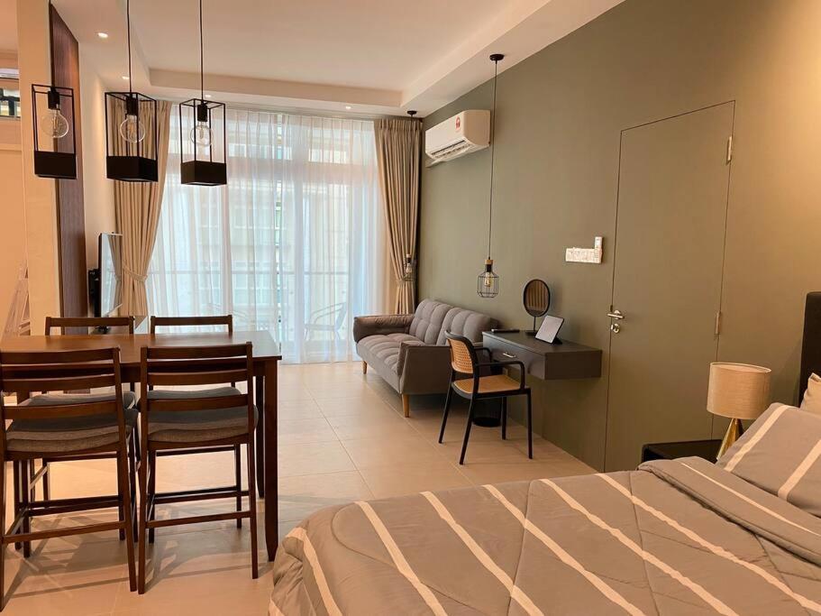 Myhome @ Riverine Resort Кучинг Экстерьер фото